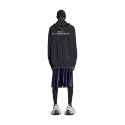 Activewear Windbreaker in Black