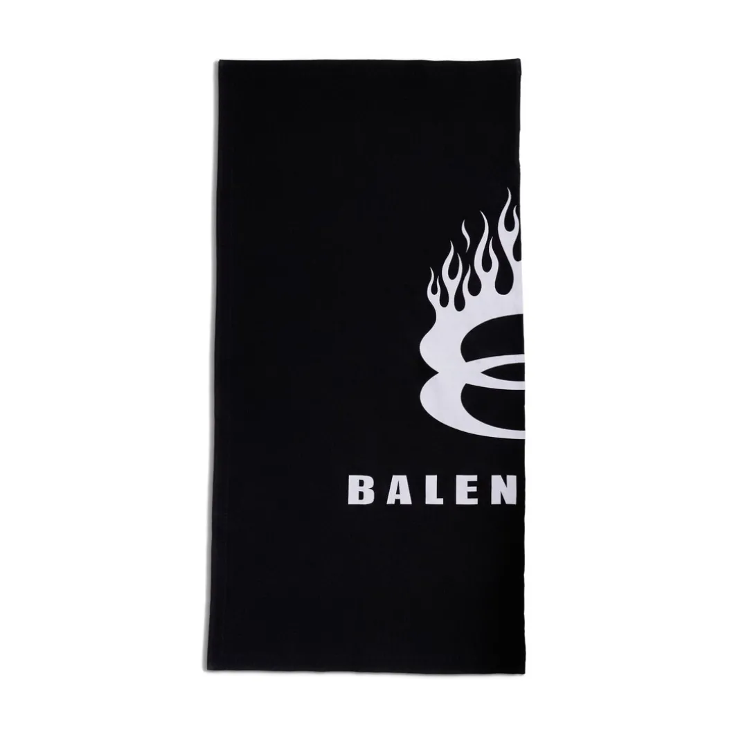 Beach Blanket in Black/white