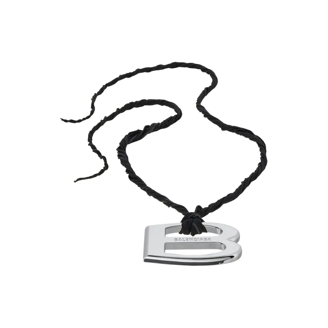Essex Necklace in Silver