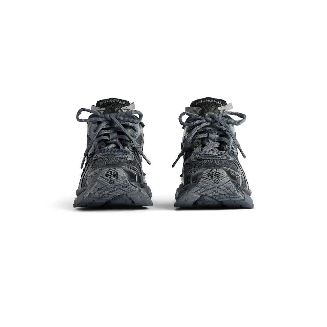 Men's Runner Sneaker in Dark Grey