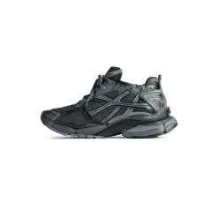 Men's Runner Sneaker in Dark Grey