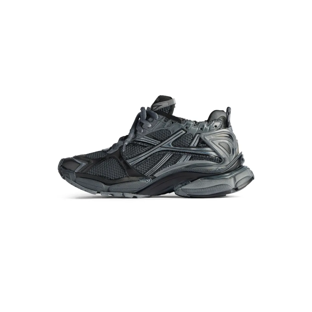 Men's Runner Sneaker in Dark Grey
