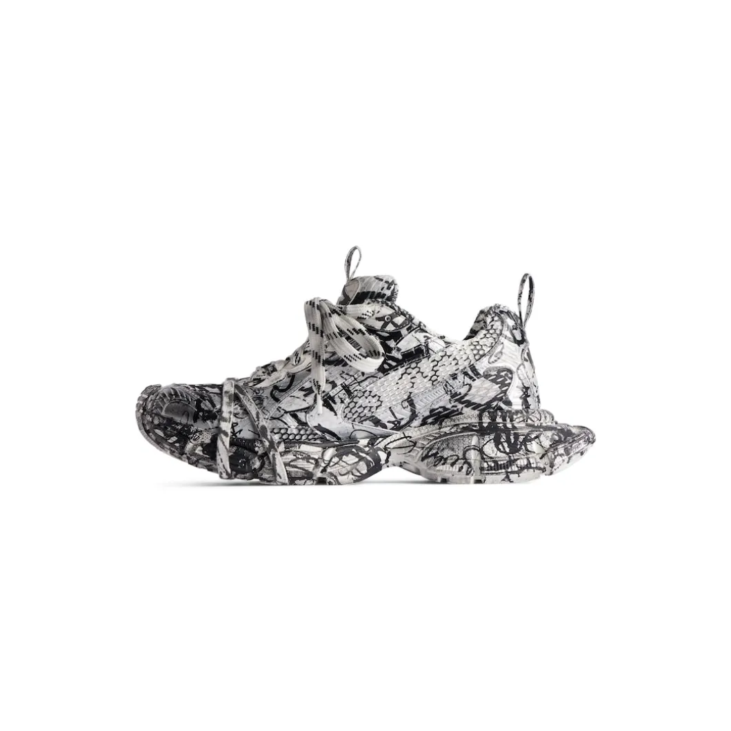 Men's 3xl Extreme Graffiti Sneaker in White/black
