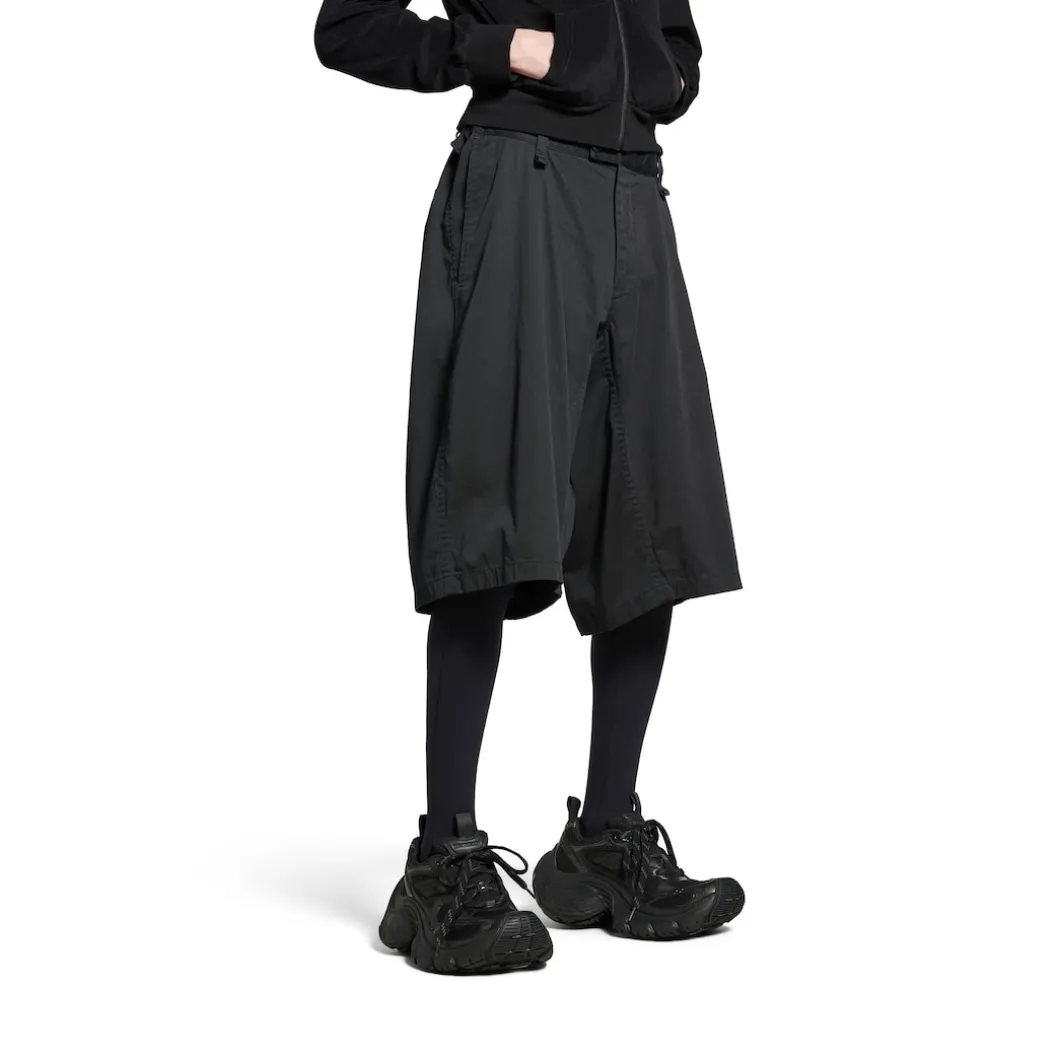 Minimal Cargo Shorts in Black