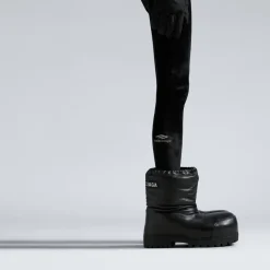 Women's Alaska Low Boot in Black