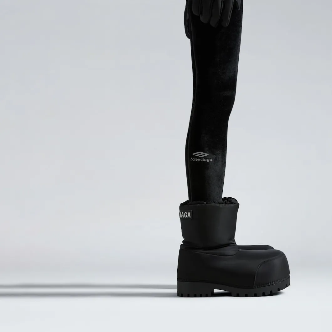 Women's Alaska Low Boot in Black