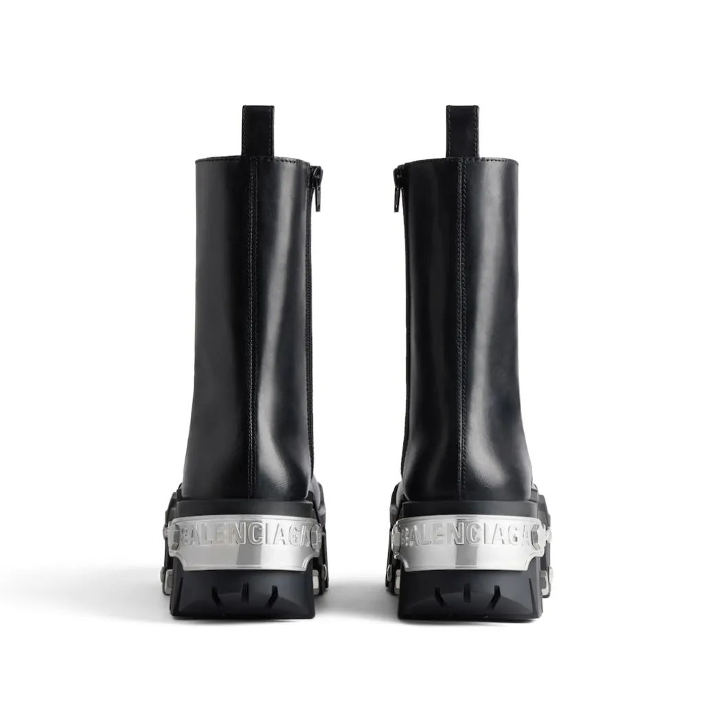 Women's Bulldozer Lace-up Boot in Black