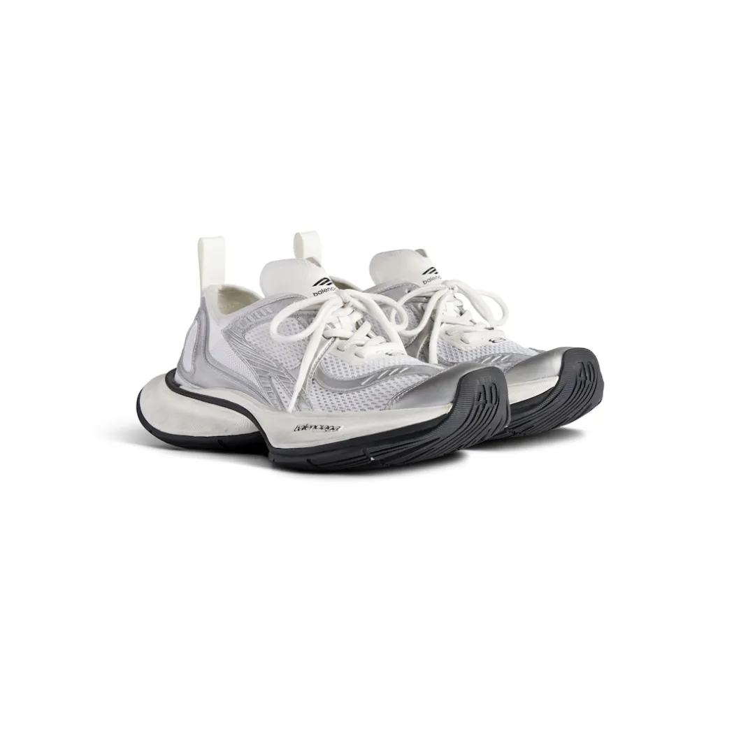Women's Circuit Sneaker in White/silver