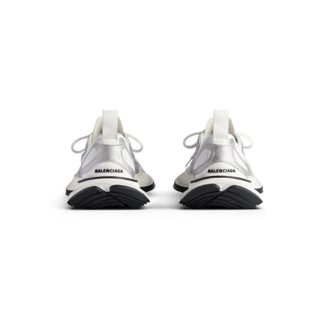Women's Circuit Sneaker in White/silver