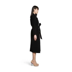 Women's Round Shoulder Fitted Coat in Black