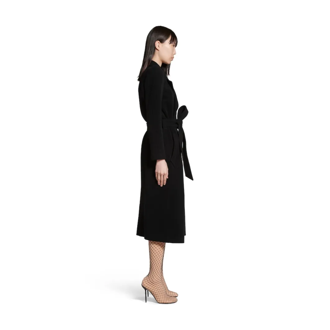 Women's Round Shoulder Fitted Coat in Black