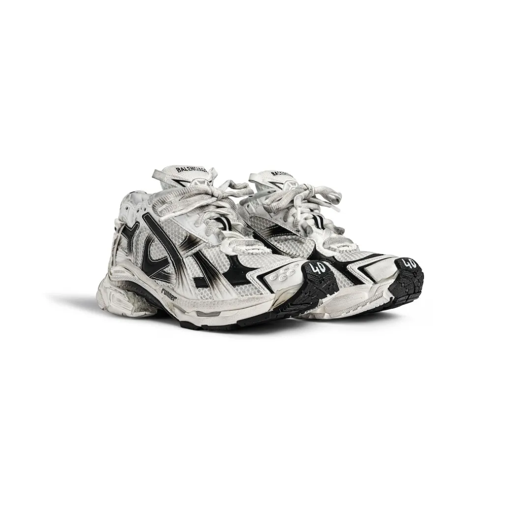 Women's Runner Gradient Sneaker in White/black