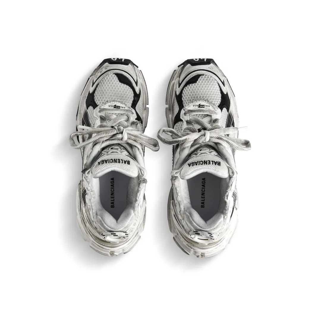 Women's Runner Gradient Sneaker in White/black