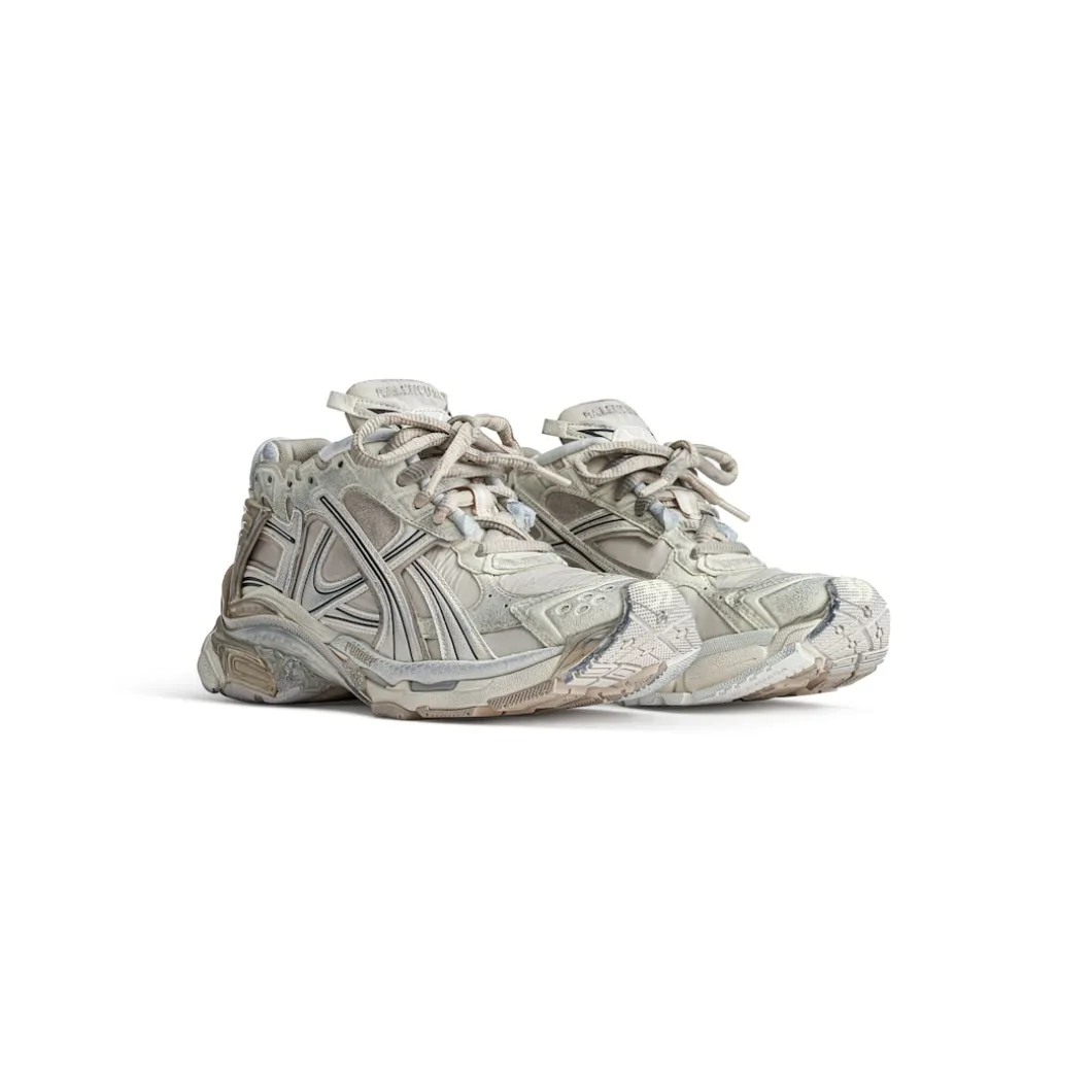 Women's Runner Sneaker in Beige