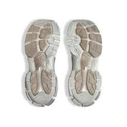 Women's Runner Sneaker in Beige