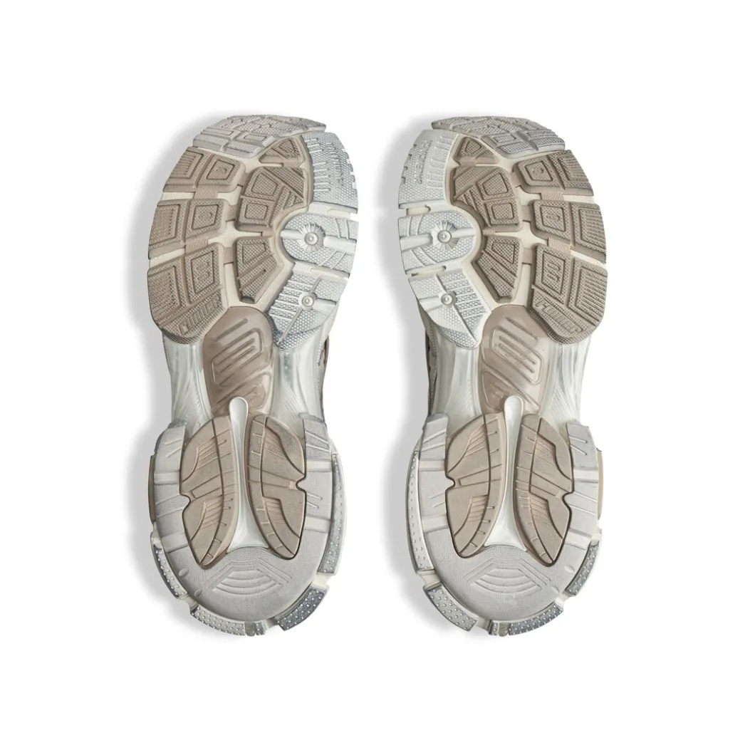 Women's Runner Sneaker in Beige
